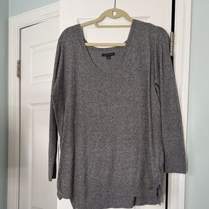 American Eagle Gray V-Neck Women's Top